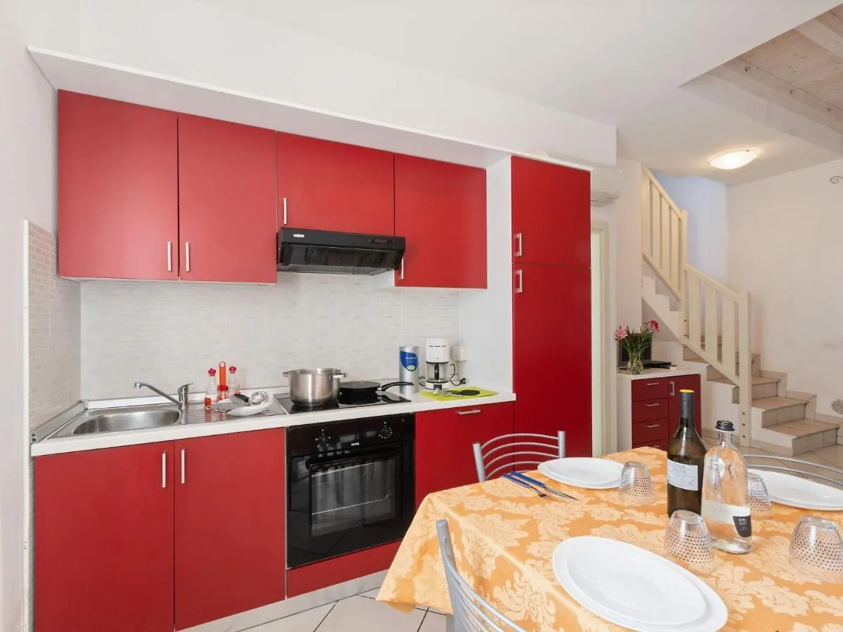 Cosy Apartment In Lido Delle Nazioni With Pool Comacchio