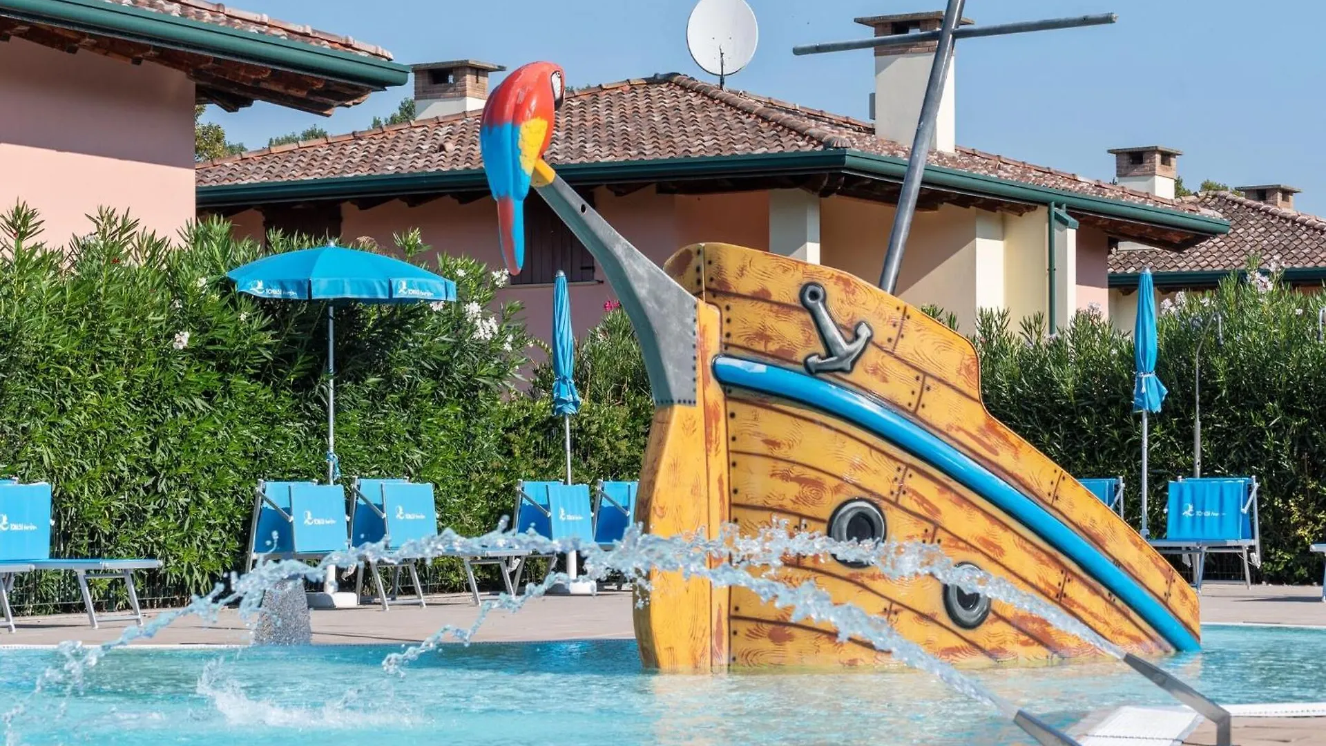 Cosy Apartment In Lido Delle Nazioni With Pool Italy
