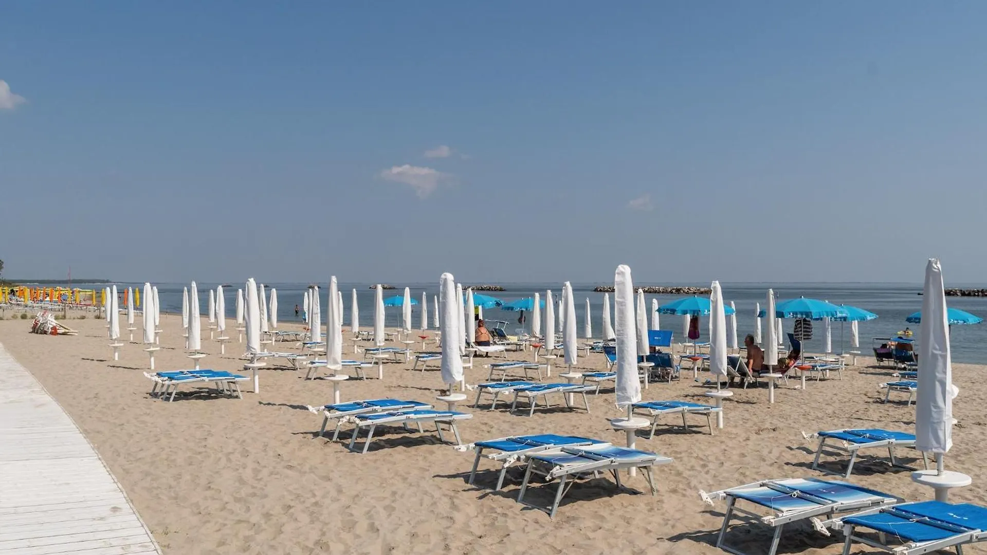 Cosy Apartment In Lido Delle Nazioni With Pool Italy