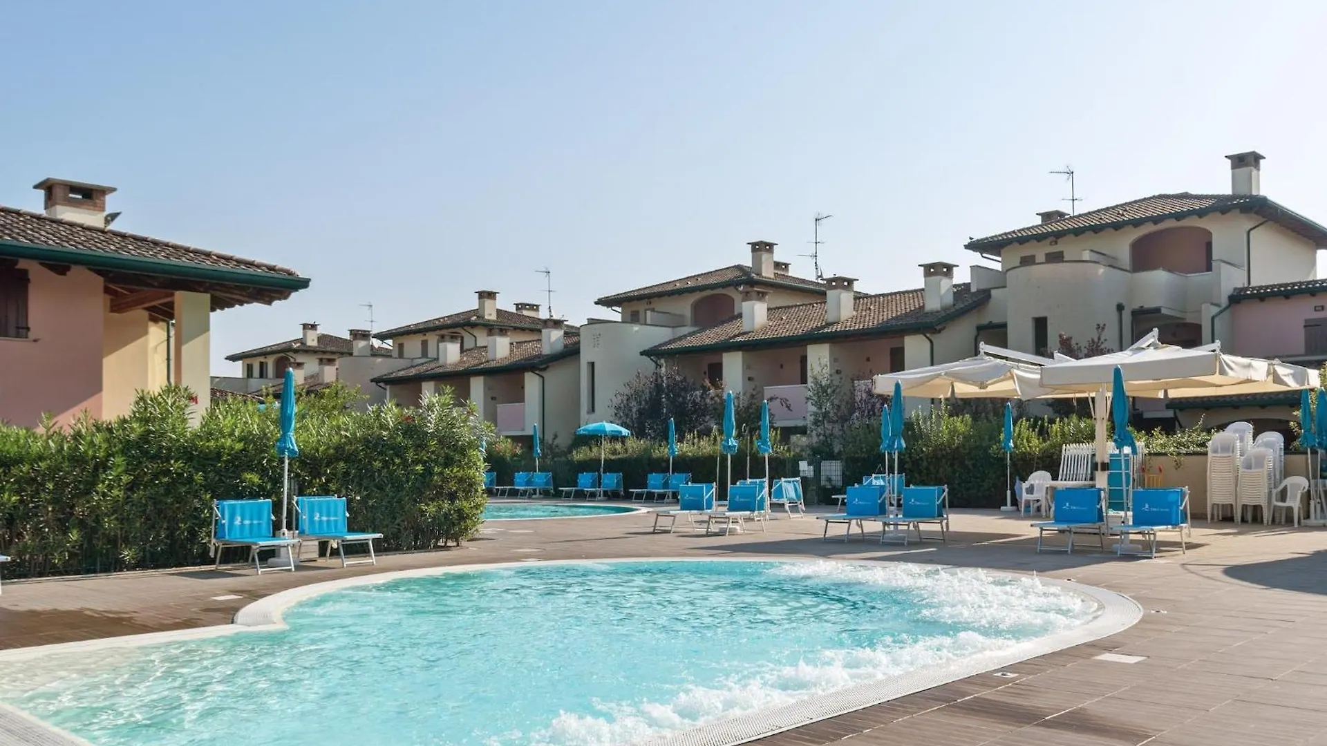 Cosy Apartment In Lido Delle Nazioni With Pool Comacchio