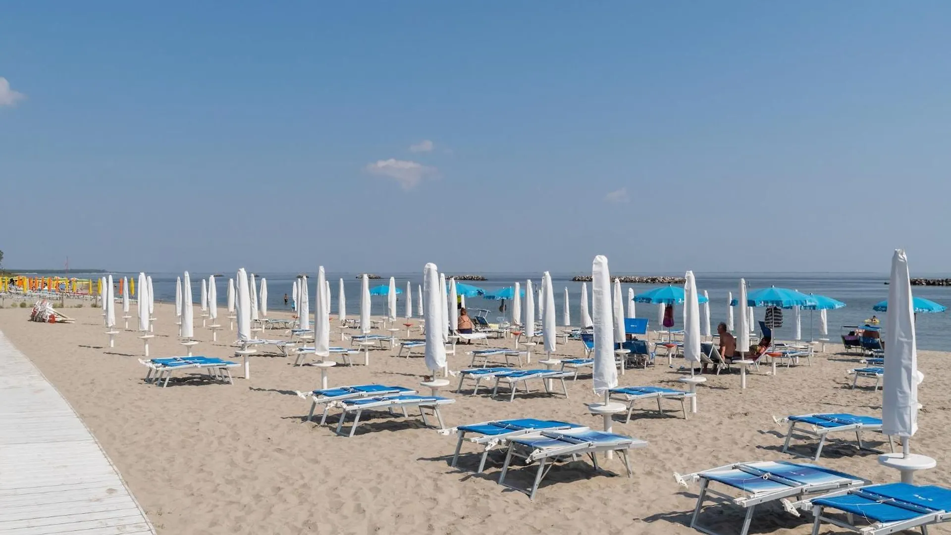 Cosy Apartment In Lido Delle Nazioni With Pool Comacchio