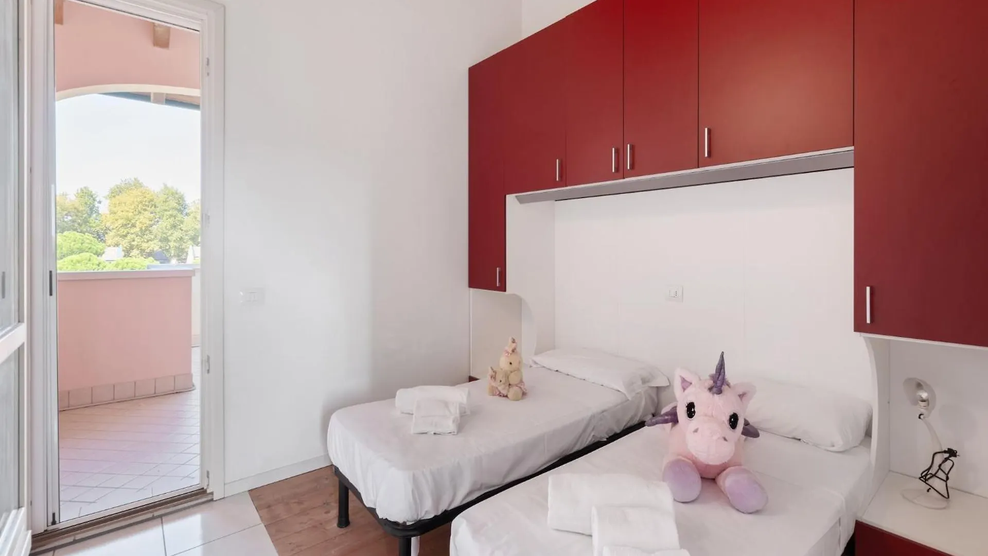 Cosy Apartment In Lido Delle Nazioni With Pool  Comacchio