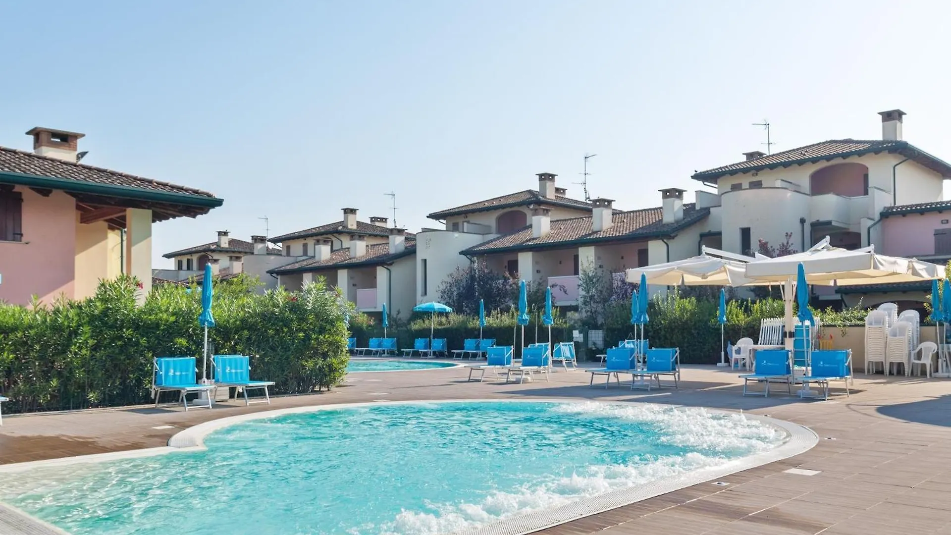 Cosy Apartment In Lido Delle Nazioni With Pool Comacchio