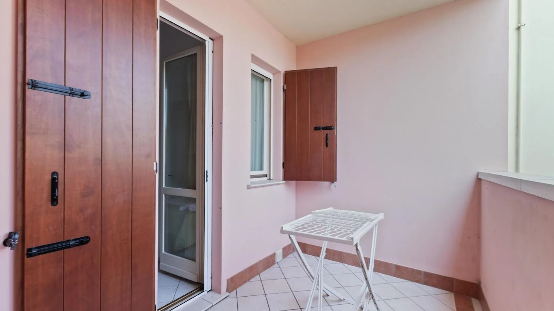 Cosy Apartment In Lido Delle Nazioni With Pool Comacchio