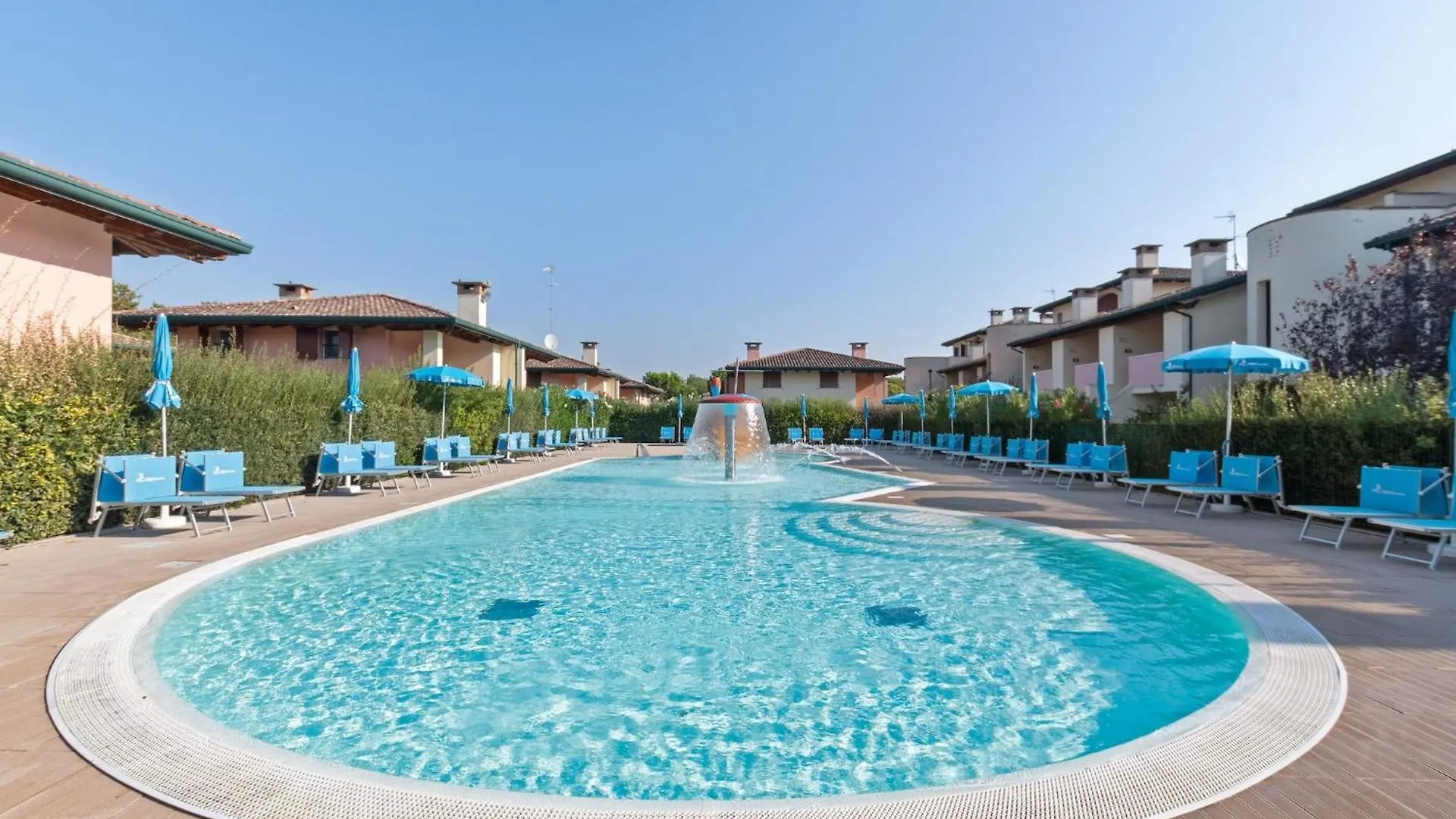 Cosy Apartment In Lido Delle Nazioni With Pool  Comacchio