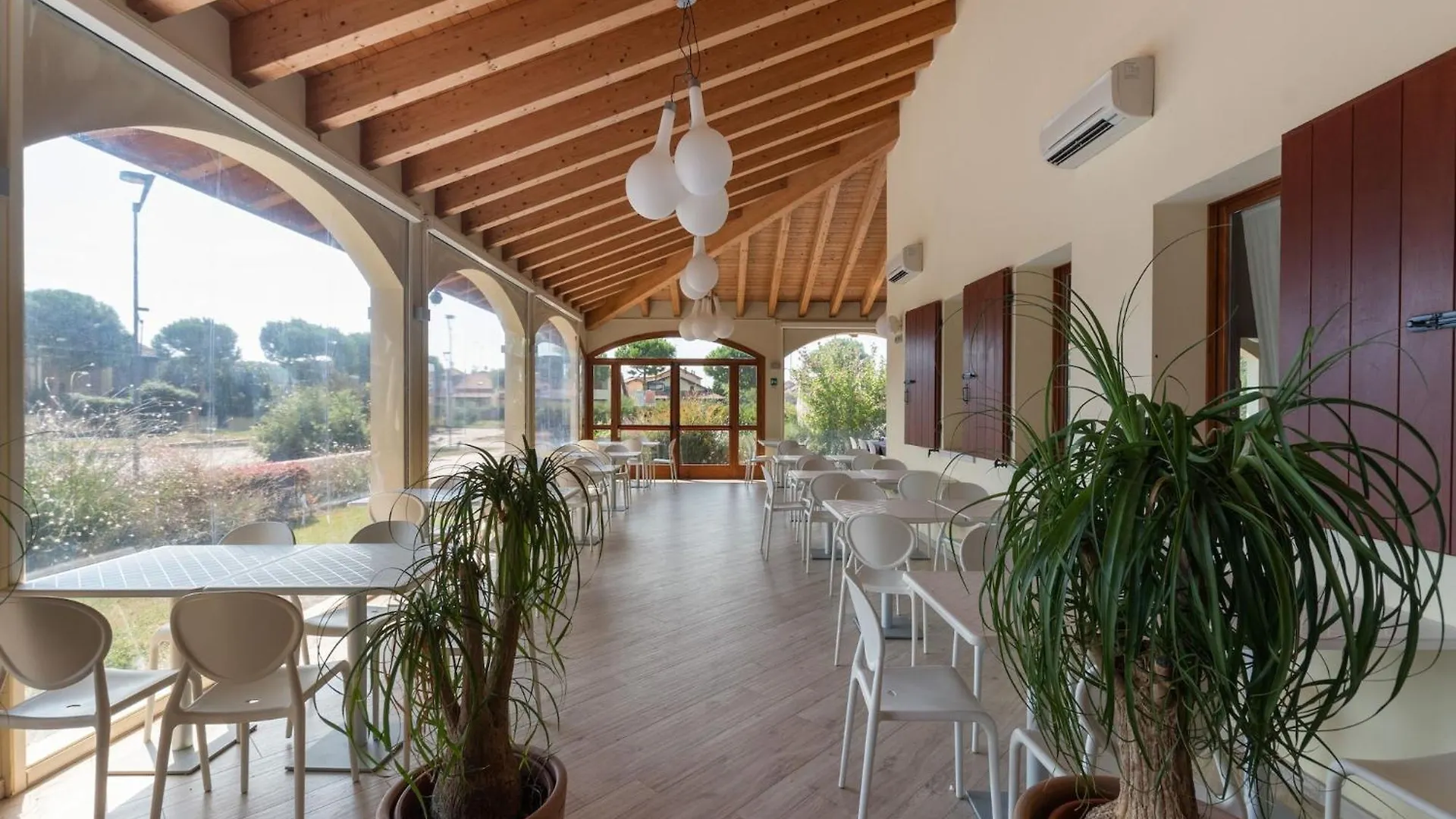 Cosy Apartment In Lido Delle Nazioni With Pool Comacchio